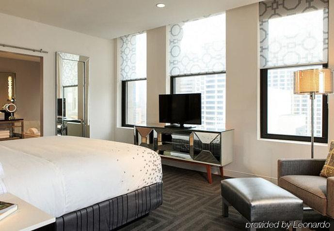 Renaissance Downtown 4*