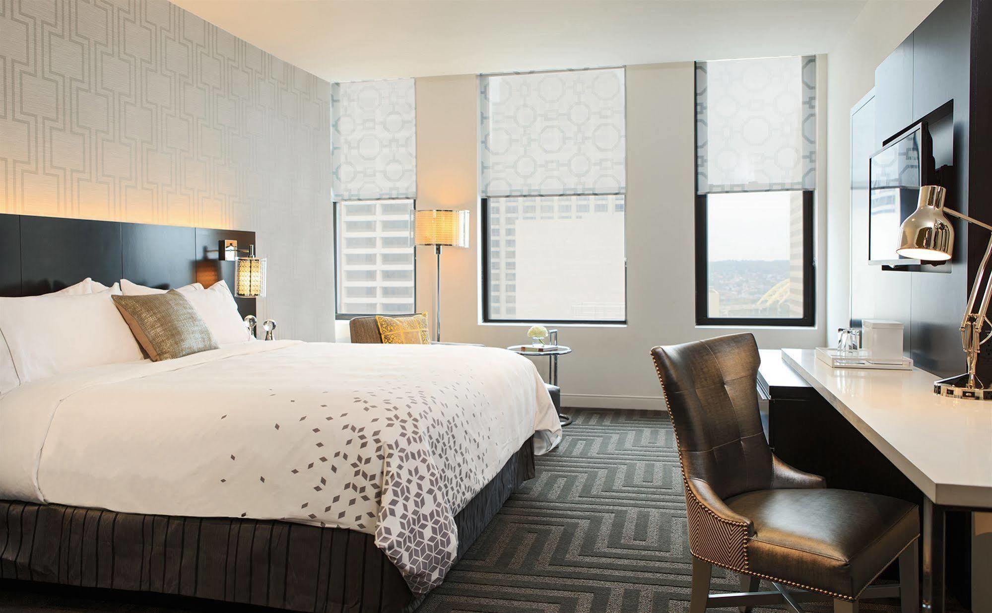 Renaissance Downtown Hotel 4*